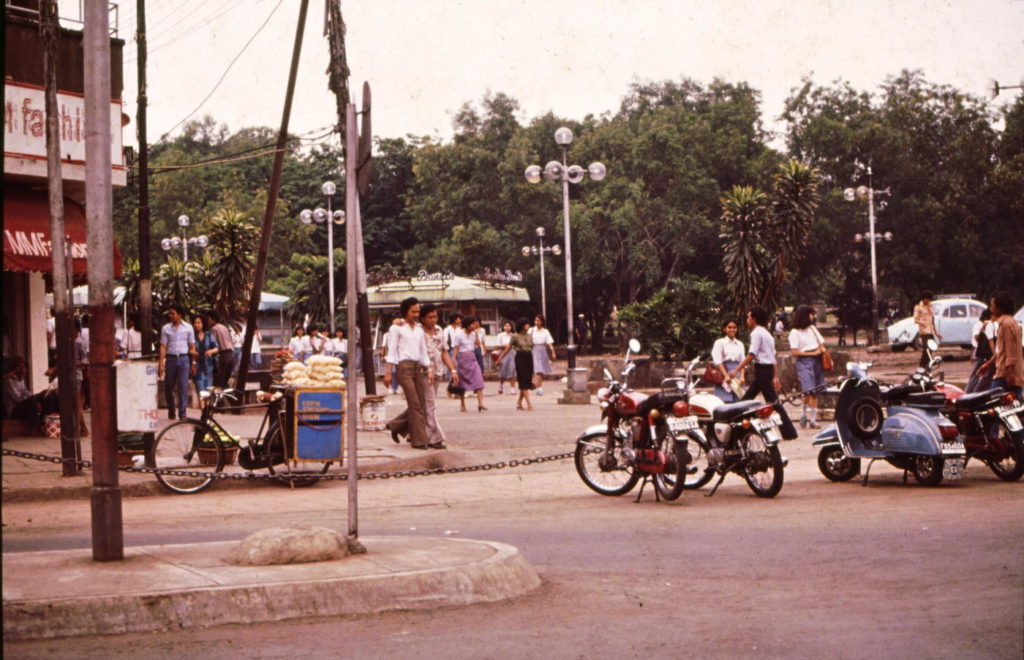 In 1971, cycle rickshaws were banned from the road, which led to a rise in auto rickshaws and other vehicles like motorcycles and cars.