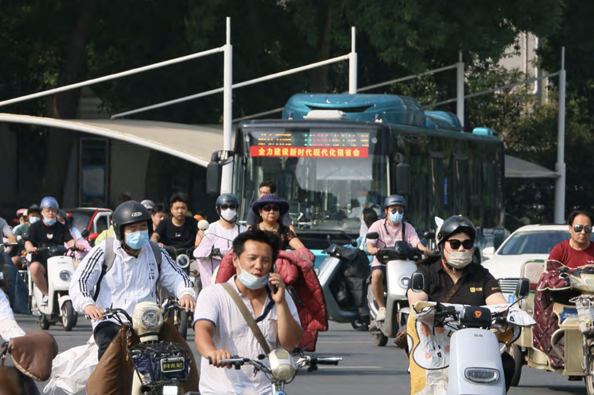 U kelib, qotib qoldi