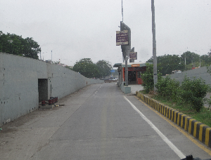 Surat BRT - ped crossing below flyover @ kamnath station