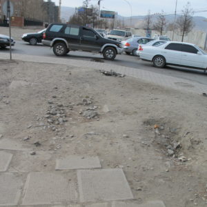 Street corner with inadequate pedestrian crossing_UB_April2011_MK