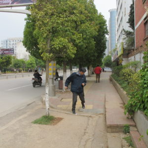 Uneven and discontinous walking environments_Kunming_March2011_MK
