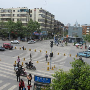 Long pedestrian crossing with no and narrow pedestrian refuge islands_Kunming_March2011_MK