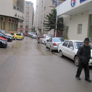 Parking on side street and in setback_Kunming_March2011_MK