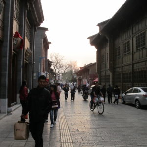 Shared space in city center 2_Kunming_March2011_MK