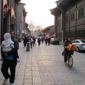 Shared space near pedestrian zone_Kunming_March2011_MK