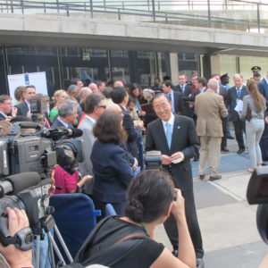 Secretary General Ban Ki-moon arrives at Rio+20 bike event