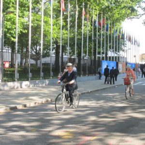 Cyclists in front of the UN_2