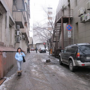 Alleyway parking_Almaty_MK_Nov2012